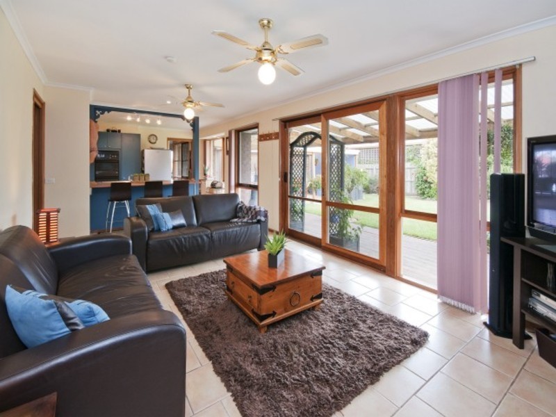 8 Mulholland Crescent, Grovedale VIC 3216
