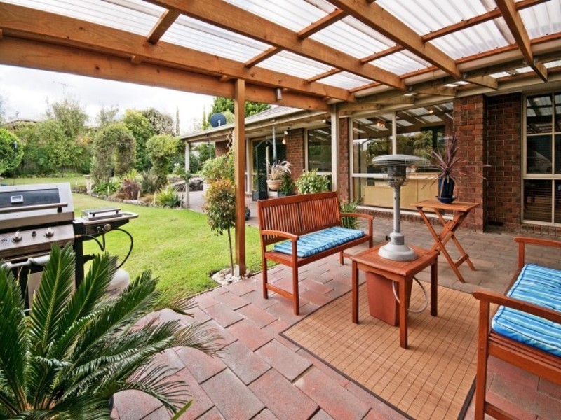 8 Mulholland Crescent, Grovedale VIC 3216
