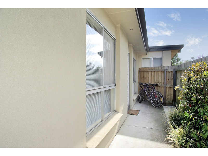 2/19 Corio Street, Belmont VIC 3216