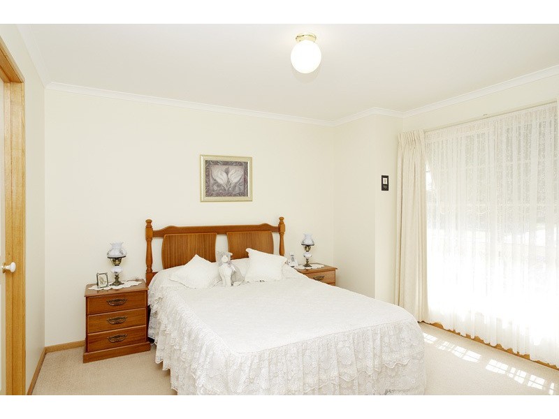 33 Waratah Street, Grovedale VIC 3216