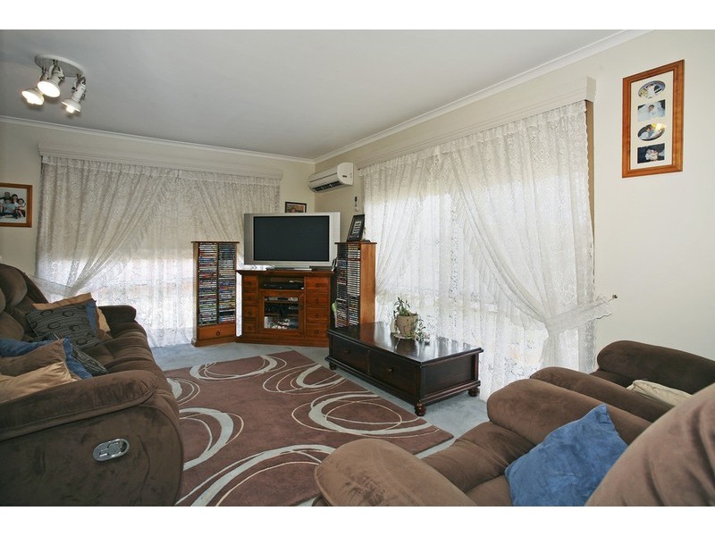 9 Conrad Court, Whittington VIC 3219