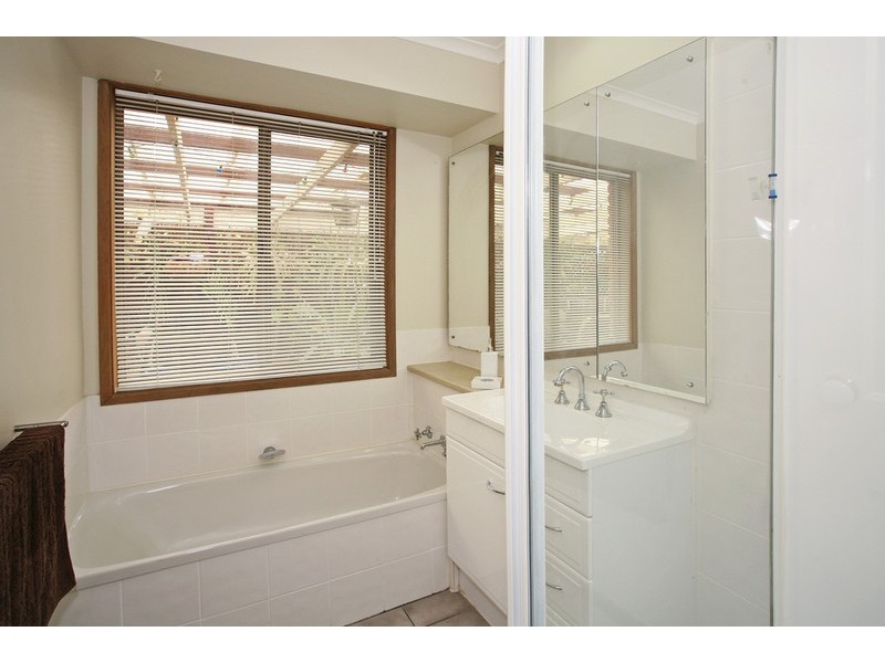 9 Conrad Court, Whittington VIC 3219