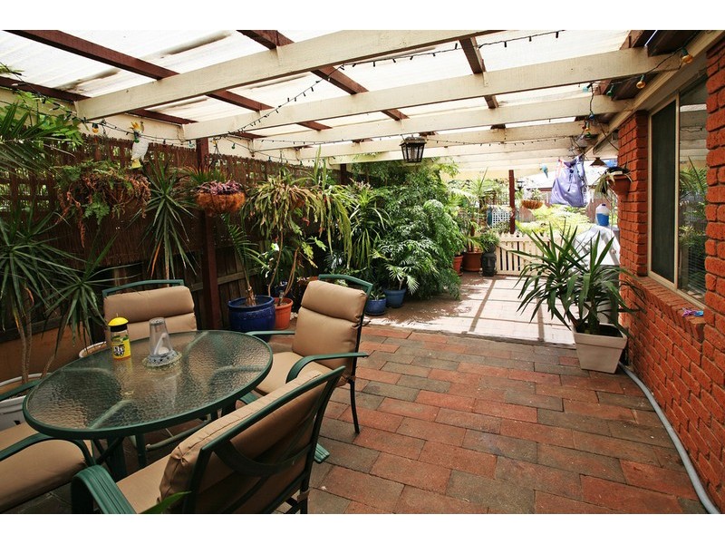 9 Conrad Court, Whittington VIC 3219
