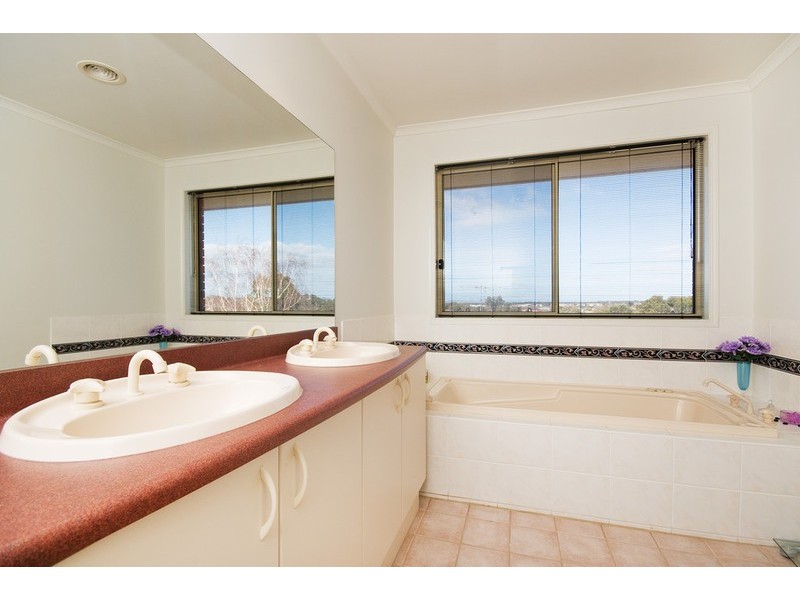 360 Highmont Drive, Belmont VIC 3216