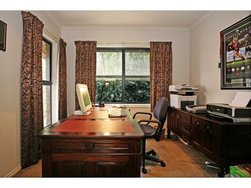 47 Parkwood Drive, Highton VIC 3216