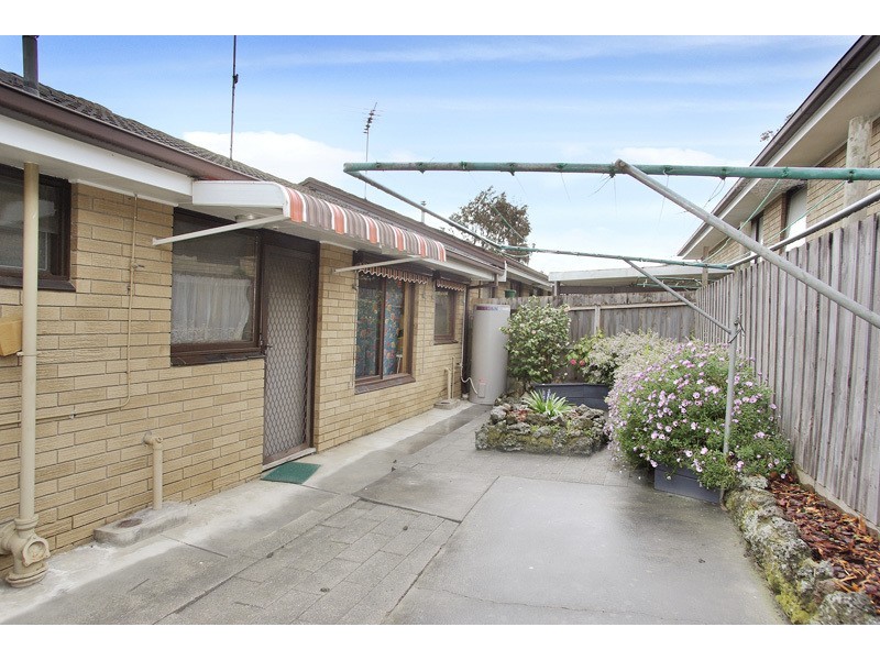 2/74 – 76 Barrabool Road, Highton VIC 3216