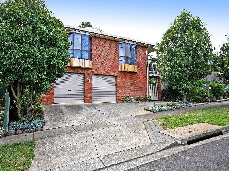 24 Tettenhall Rise, Belmont VIC 3216