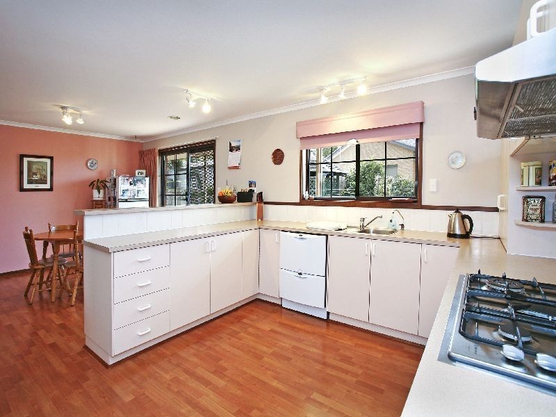 24 Tettenhall Rise, Belmont VIC 3216