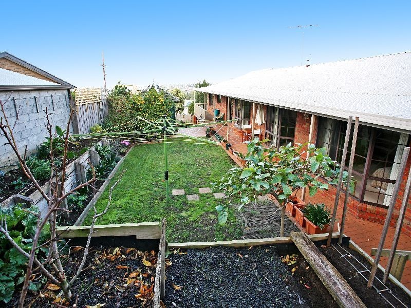 24 Tettenhall Rise, Belmont VIC 3216
