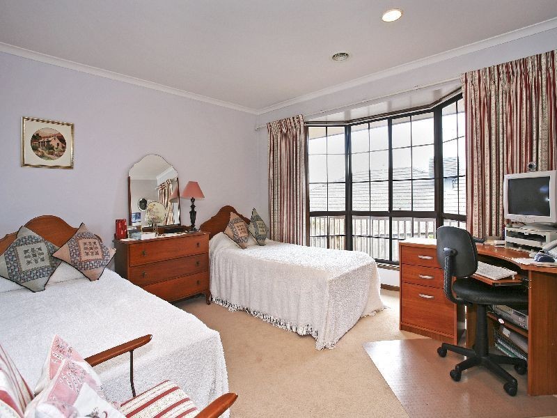 24 Tettenhall Rise, Belmont VIC 3216