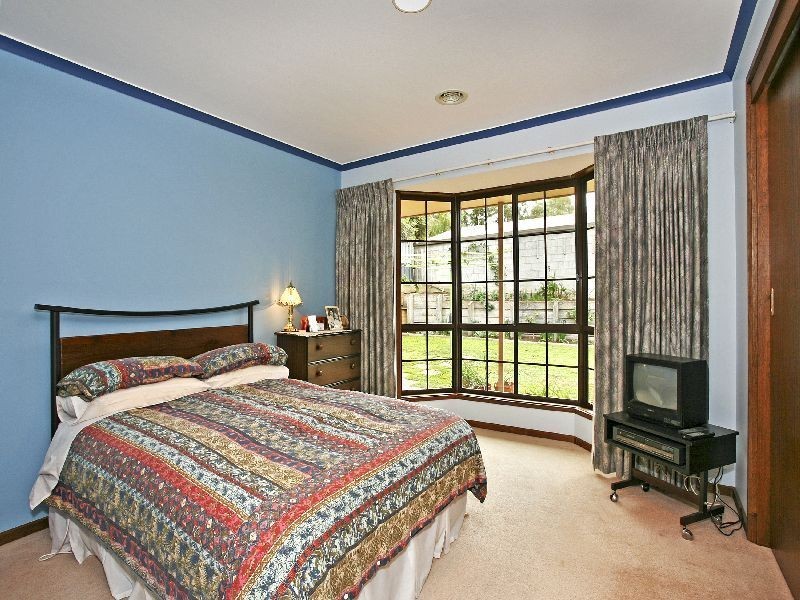 24 Tettenhall Rise, Belmont VIC 3216