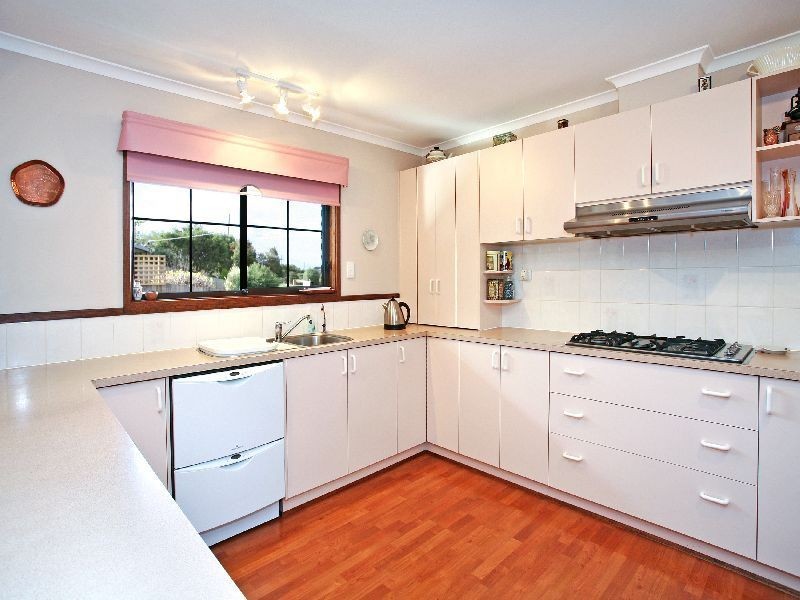 24 Tettenhall Rise, Belmont VIC 3216
