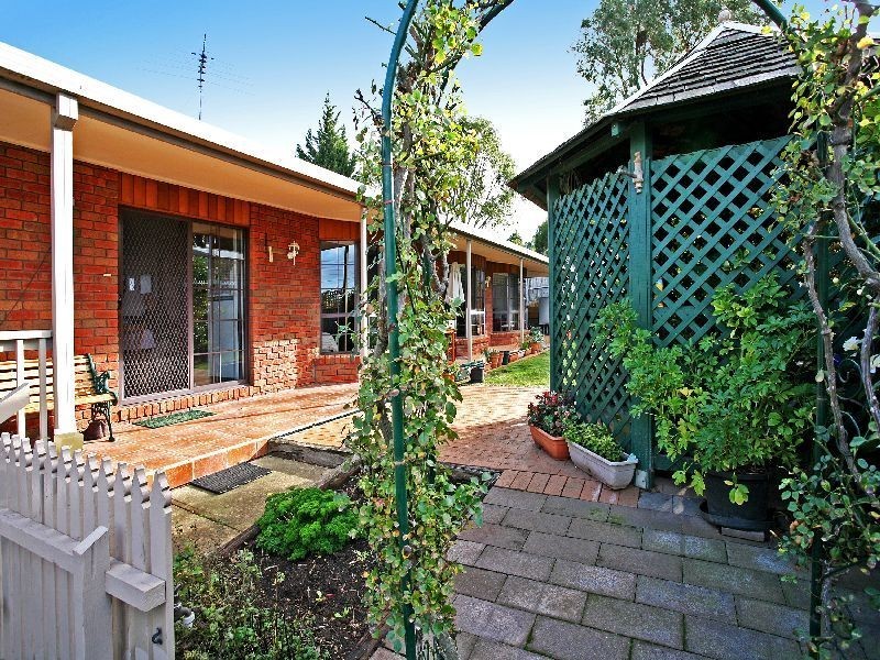 24 Tettenhall Rise, Belmont VIC 3216