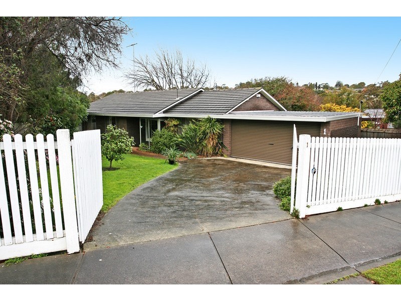 1 Harrison Court, Highton VIC 3216