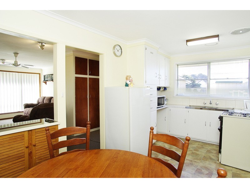 6 Solomon Court, Breakwater VIC 3219