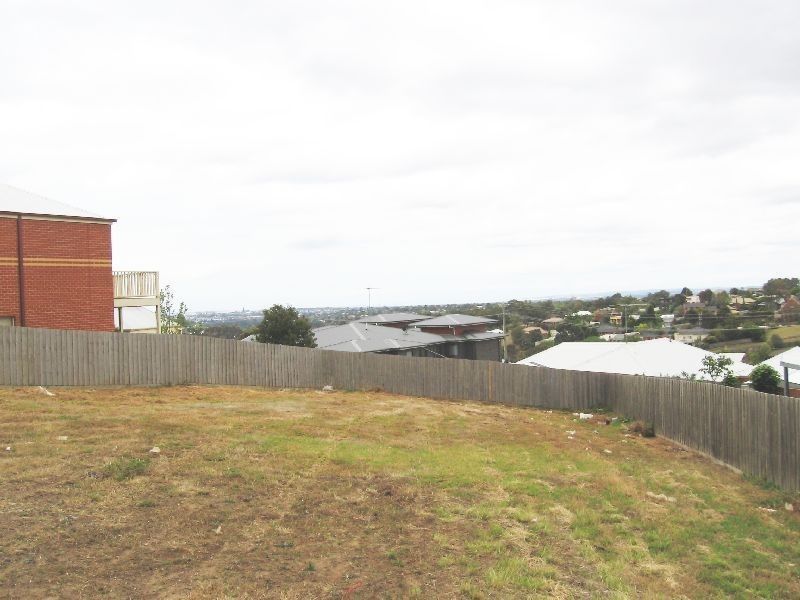 8 Greenfinch Way, Wandana Heights VIC 3216