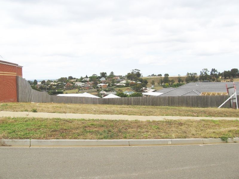 8 Greenfinch Way, Wandana Heights VIC 3216