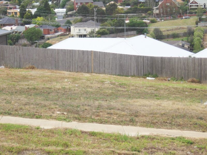 8 Greenfinch Way, Wandana Heights VIC 3216