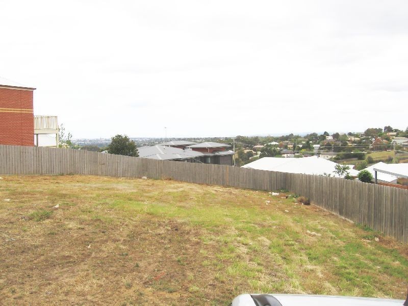 8 Greenfinch Way, Wandana Heights VIC 3216