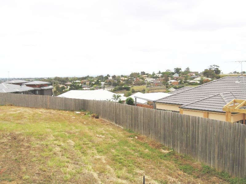 8 Greenfinch Way, Wandana Heights VIC 3216