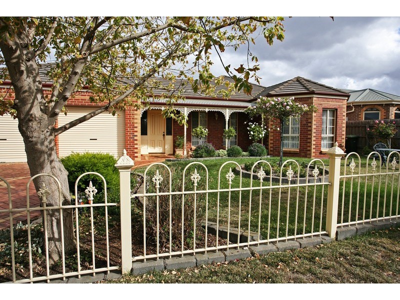 4 Percy Jones Court, Highton VIC 3216