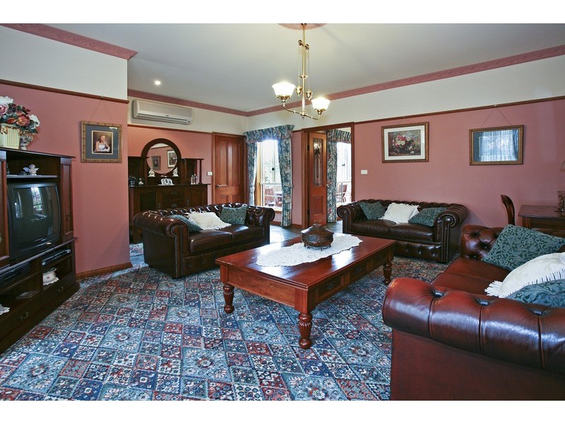 4 Percy Jones Court, Highton VIC 3216