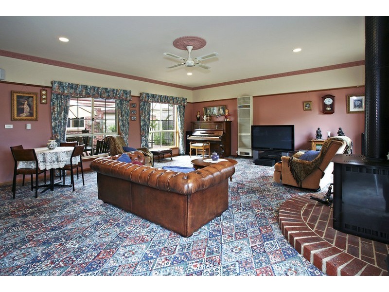 4 Percy Jones Court, Highton VIC 3216