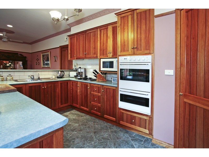 4 Percy Jones Court, Highton VIC 3216