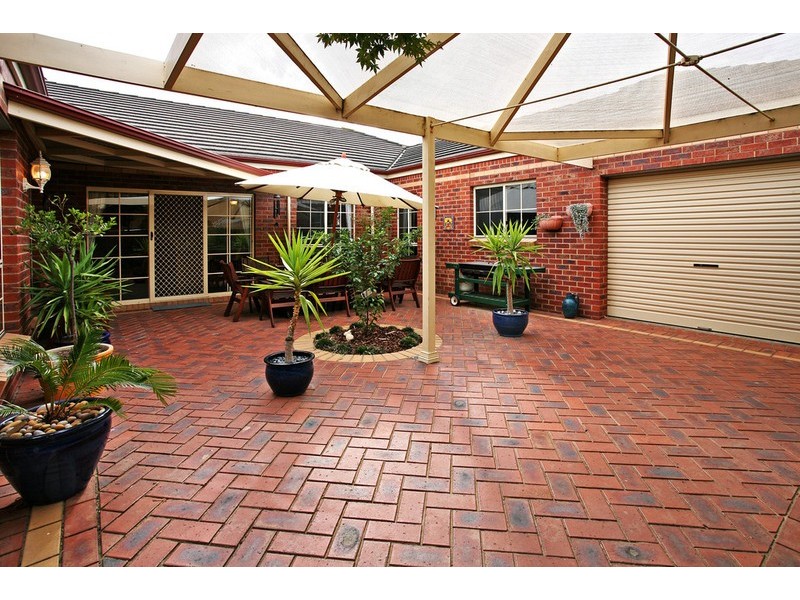 4 Percy Jones Court, Highton VIC 3216