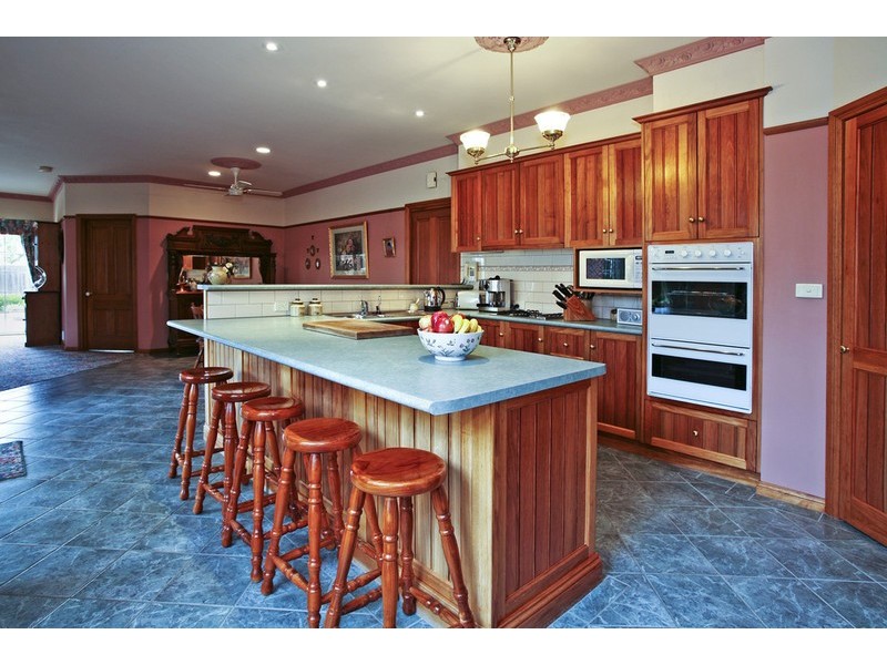 4 Percy Jones Court, Highton VIC 3216