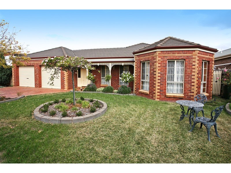 4 Percy Jones Court, Highton VIC 3216