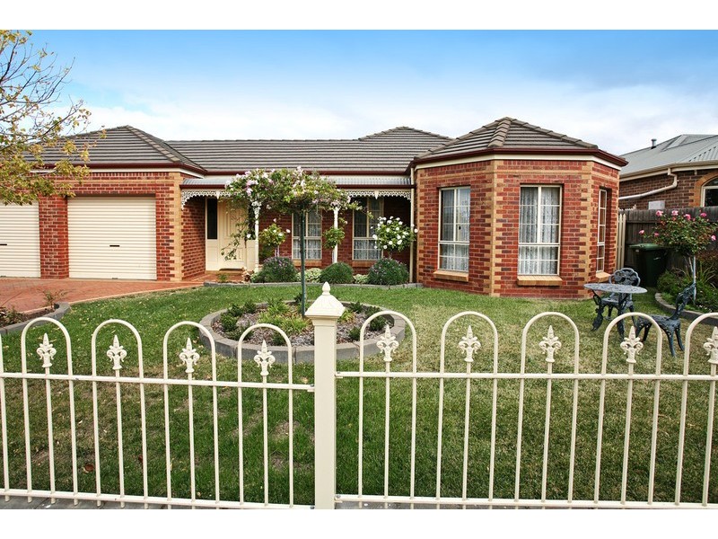 4 Percy Jones Court, Highton VIC 3216