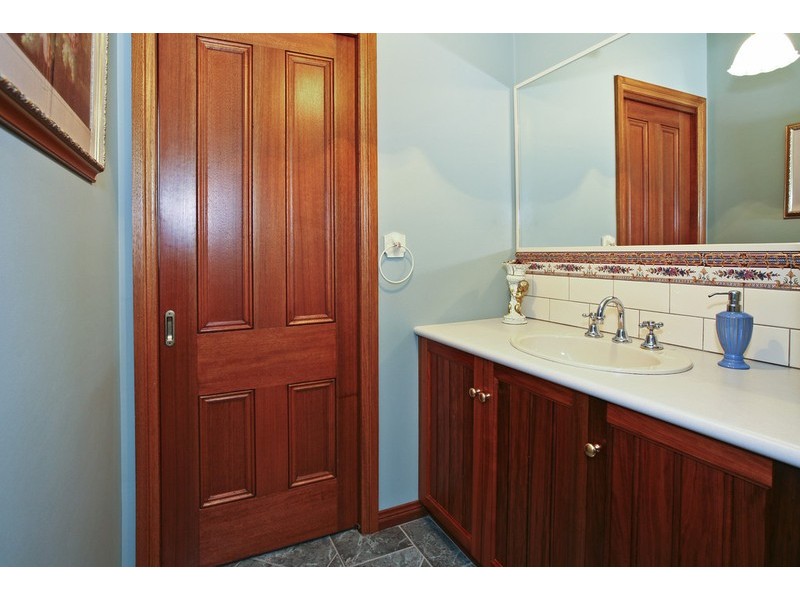 4 Percy Jones Court, Highton VIC 3216