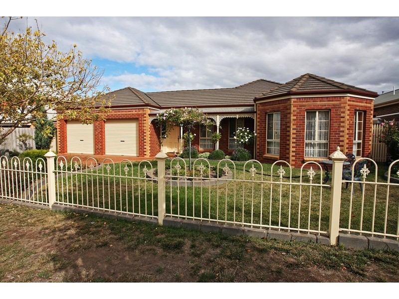 4 Percy Jones Court, Highton VIC 3216