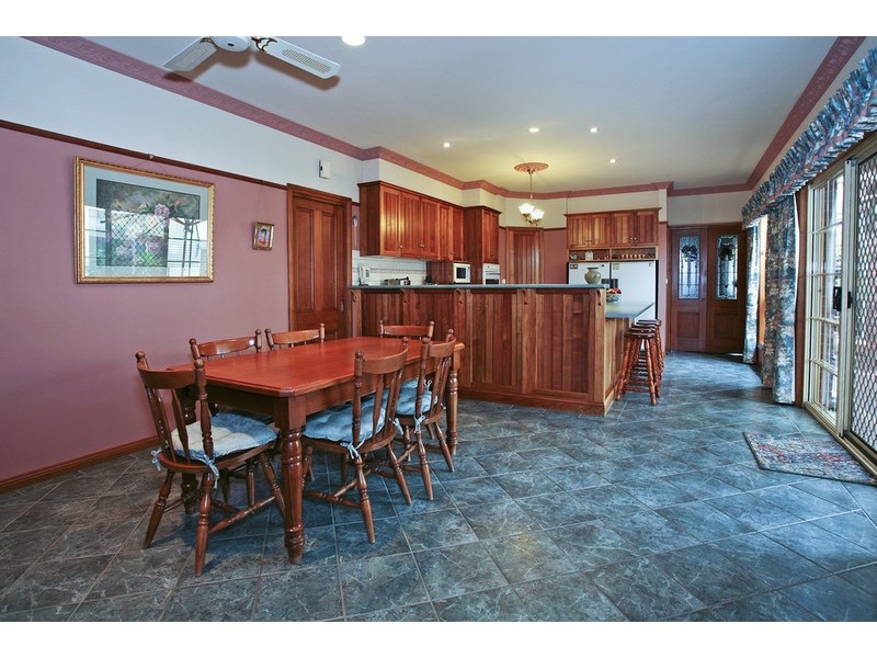 4 Percy Jones Court, Highton VIC 3216