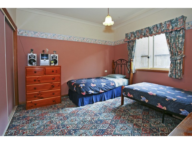 4 Percy Jones Court, Highton VIC 3216