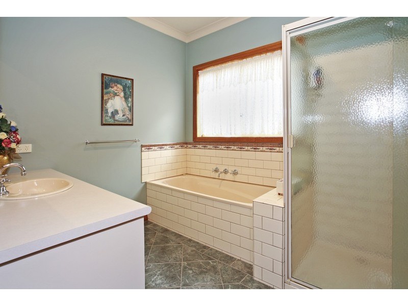 4 Percy Jones Court, Highton VIC 3216