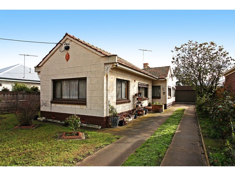 8 Roslyn Road, Belmont VIC 3216