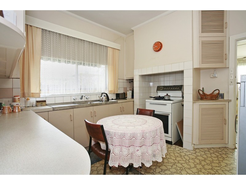 8 Roslyn Road, Belmont VIC 3216