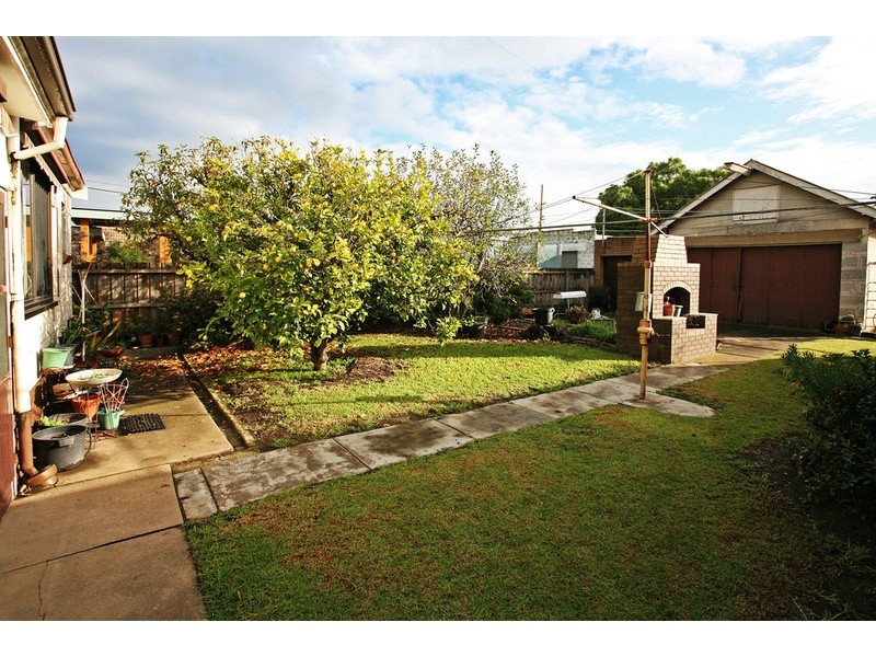 8 Roslyn Road, Belmont VIC 3216