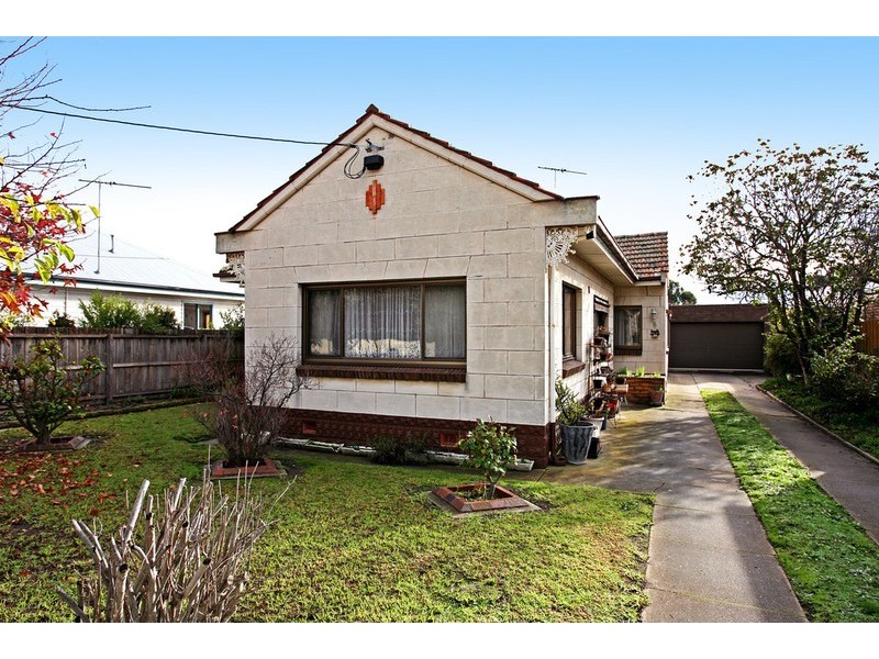 8 Roslyn Road, Belmont VIC 3216