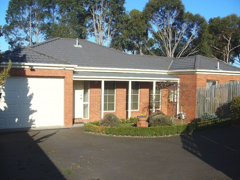2/17 Molesworth Drive, Highton VIC 3216