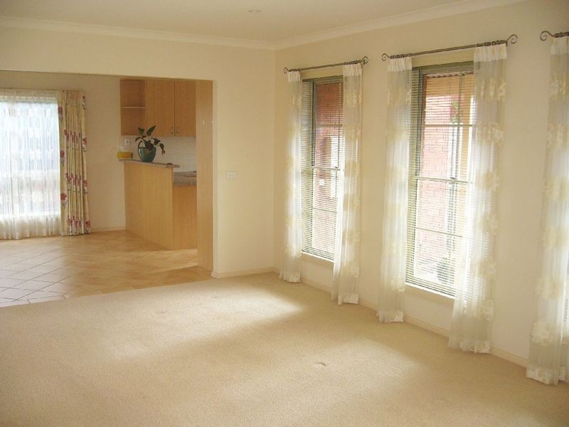2/17 Molesworth Drive, Highton VIC 3216