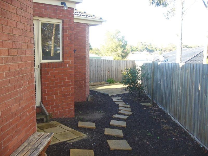 2/17 Molesworth Drive, Highton VIC 3216