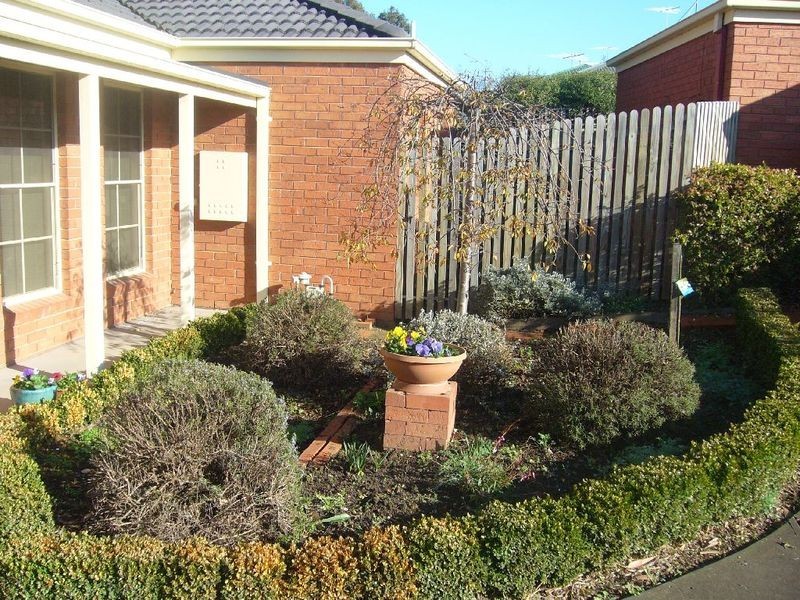 2/17 Molesworth Drive, Highton VIC 3216