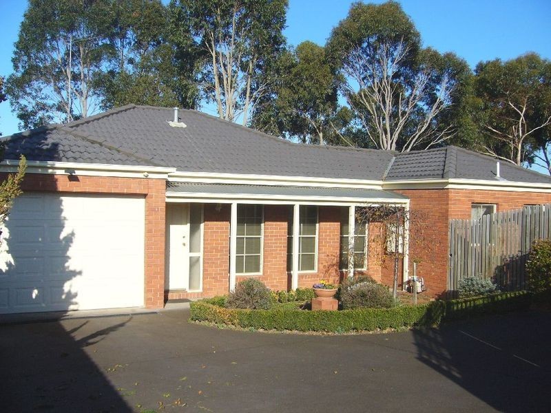 2/17 Molesworth Drive, Highton VIC 3216