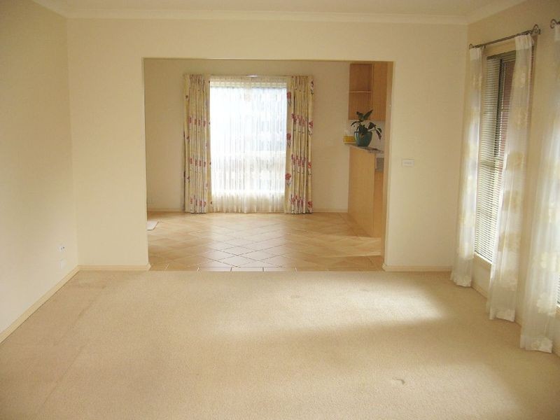 2/17 Molesworth Drive, Highton VIC 3216
