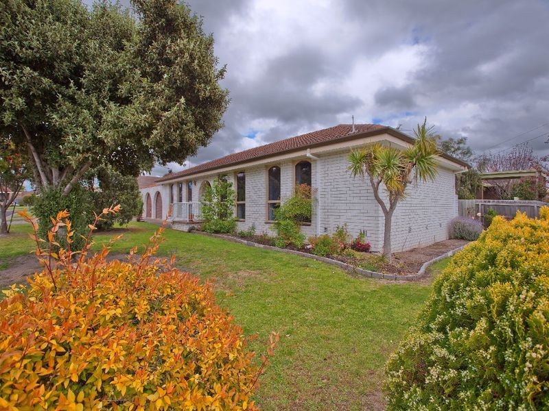 15 Fryers Road, Highton VIC 3216