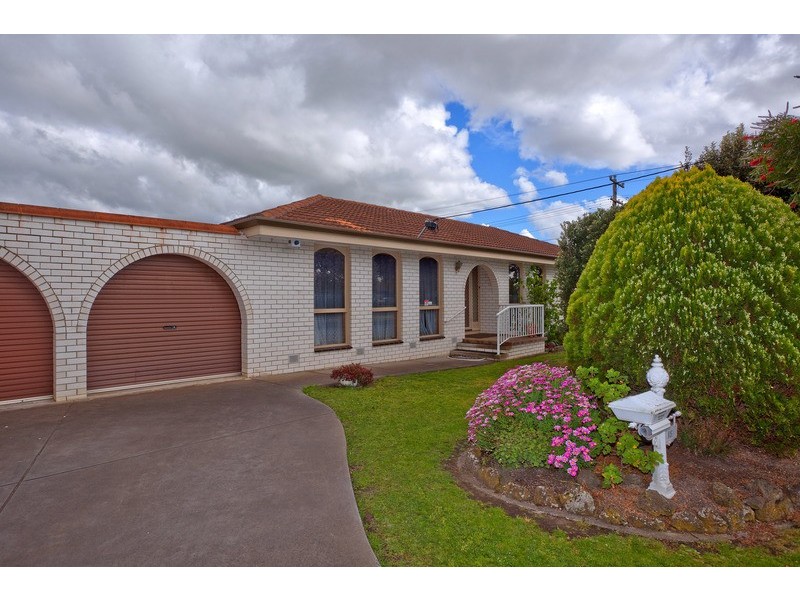 15 Fryers Road, Highton VIC 3216