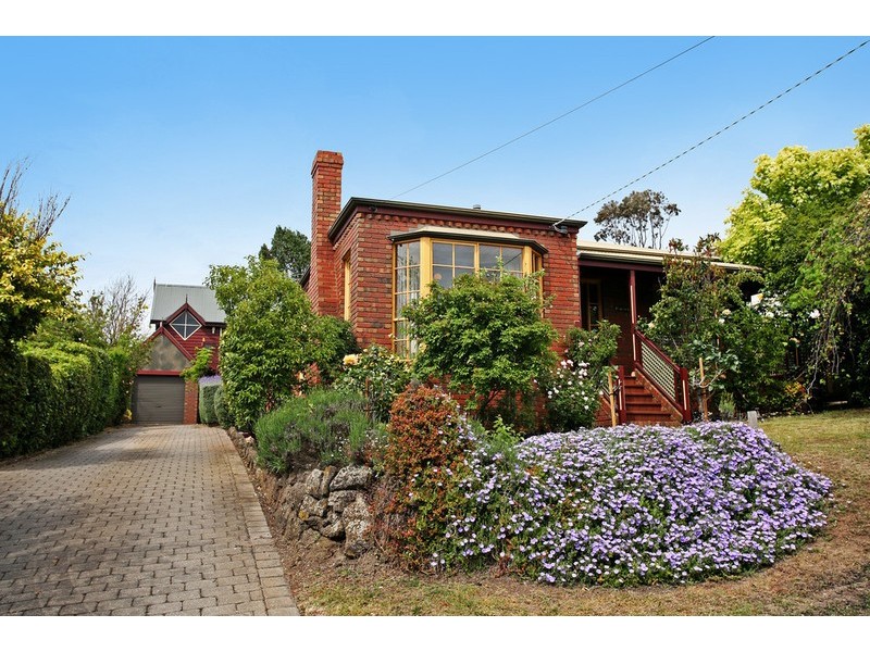 19 Caroline Street, Highton VIC 3216